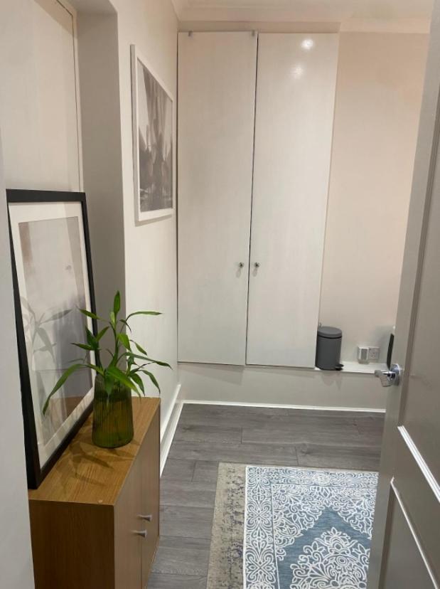 Central Private Double Bedroom In A 2Bedroom Apartment, Connected Via Underground, Overground And Many Bus Routes لندن المظهر الخارجي الصورة