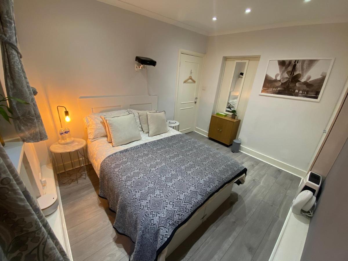 Central Private Double Bedroom In A 2Bedroom Apartment, Connected Via Underground, Overground And Many Bus Routes لندن المظهر الخارجي الصورة